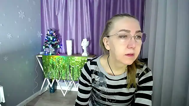queen a n i online show from December 14, 2024, 9:40 am