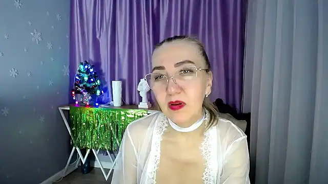 queen a n i online show from December 31, 2024, 6:02 pm