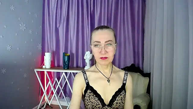 queen a n i online show from January 17, 2025, 1:46 pm