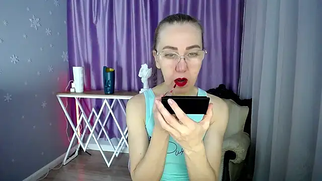 queen a n i online show from January 31, 2025, 8:54 am