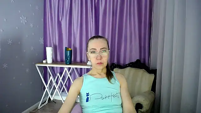 queen a n i online show from February 1, 2025, 5:39 am