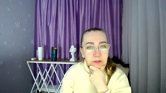 queen a n i online show from March 9, 2025, 8:29 am