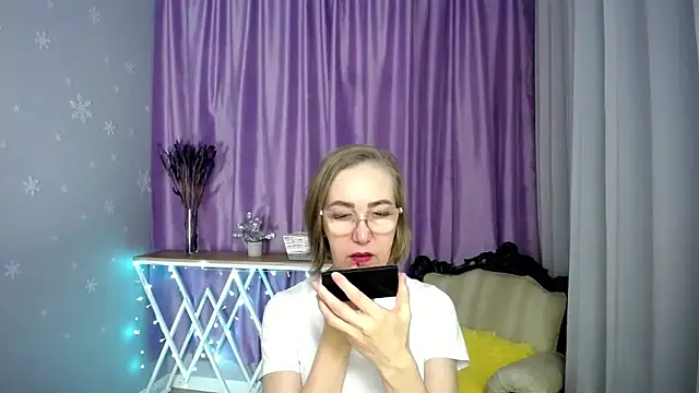 queen a n i online show from March 28, 2026, 7:52 am