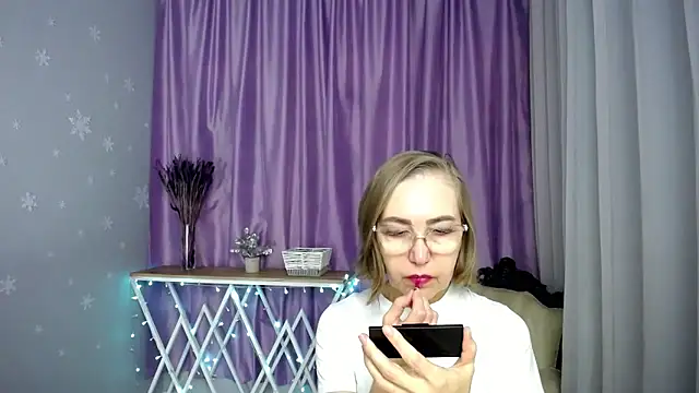 queen a n i online show from March 29, 2026, 8:25 am