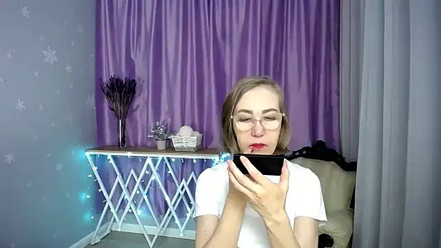 Snapshot of queen_a_n_i chatting on April 5, 2026, 10:12 am queen a n i online show from April 5, 2026, 10:12 am