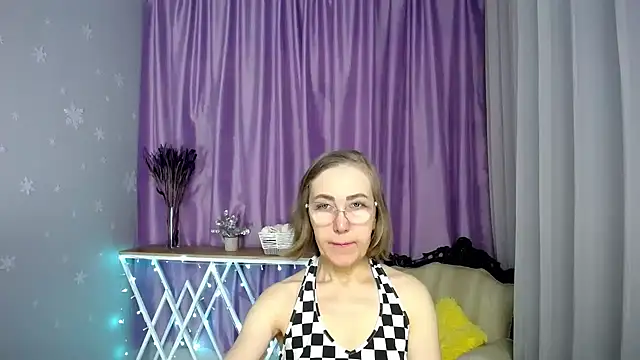 Snapshot of queen_a_n_i chatting on April 7, 2026, 10:26 am queen a n i online show from April 7, 2026, 10:26 am