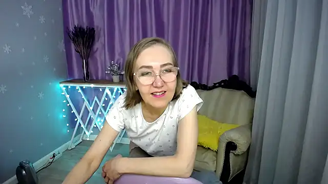 Snapshot of queen_a_n_i chatting on April 10, 2026, 10:31 am queen a n i online show from April 10, 2026, 10:31 am