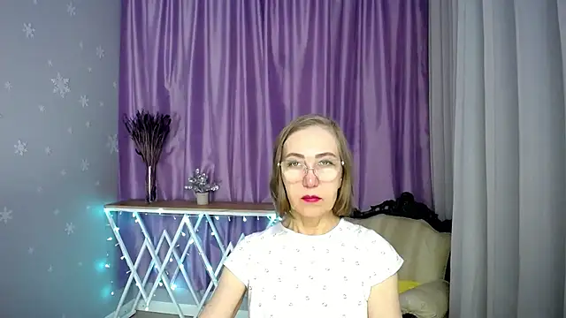 Snapshot of queen_a_n_i chatting on April 12, 2026, 6:51 am queen a n i online show from April 12, 2026, 6:51 am