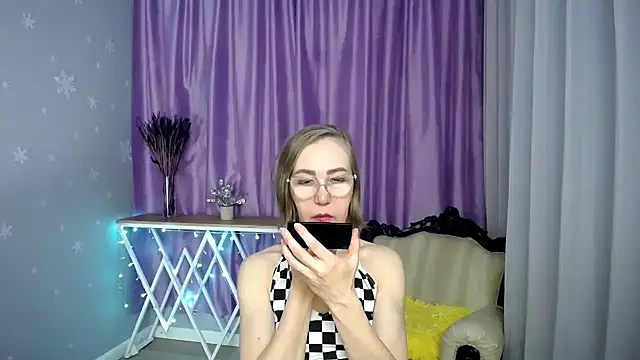 Snapshot of queen_a_n_i chatting on April 14, 2026, 8:31 am queen a n i online show from April 14, 2026, 8:31 am