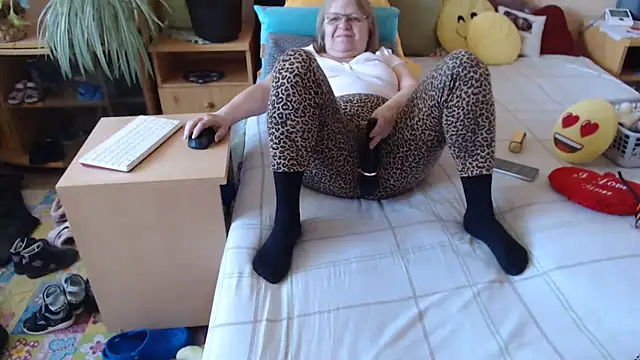 Margaret-milf online show from April 23, 2026, 3:25 pm