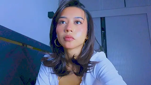 Snapshot of Mia_Tin chatting on September 21, 2025, 1:35 pm Mia Tin online show from September 21, 2025, 1:35 pm