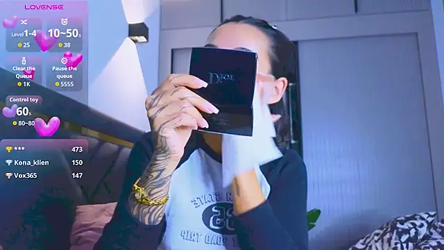 Snapshot of Mia_Tin chatting on October 17, 2025, 3:14 pm Mia Tin online show from October 17, 2025, 3:14 pm