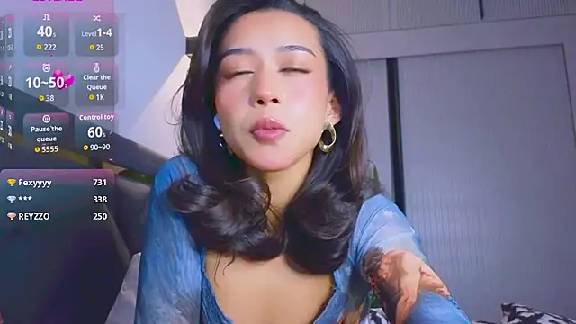 Snapshot of Mia_Tin chatting on October 31, 2025, 8:43 pm Mia Tin online show from October 31, 2025, 8:43 pm