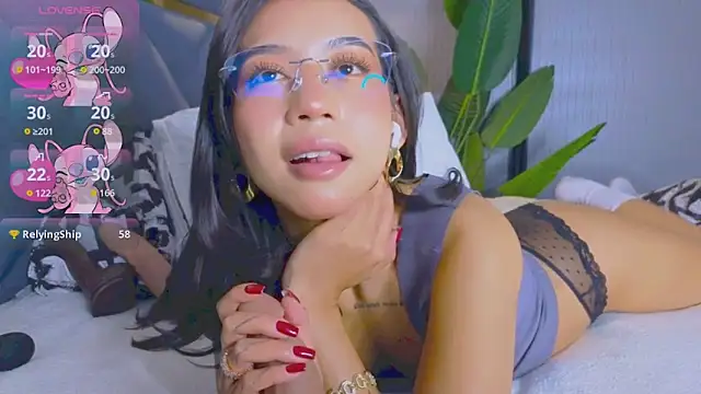 Mia Tin online show from November 14, 2025, 4:49 pm