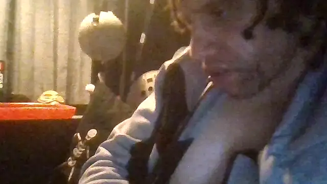 Snapshot of kingdennis6666 chatting on October 30, 2025, 6:15 am kingdennis6666 online show from October 30, 2025, 6:15 am