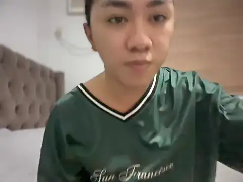 Snapshot of Local_Hoelyx chatting on March 19, 2026, 5:06 pm Local Hoelyx online show from March 19, 2026, 5:06 pm