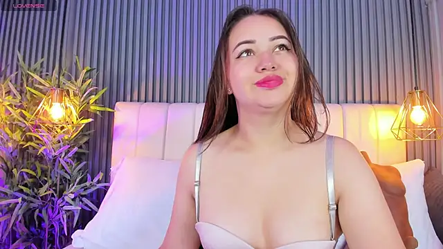 Snapshot of AnaisClark chatting on October 2, 2025, 11:28 am AnaisClark online show from October 2, 2025, 11:28 am