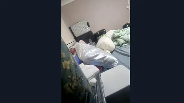 Snapshot of AmateurGuy23 chatting on December 31, 2024, 3:31 pm AmateurGuy23 online show from December 31, 2024, 3:31 pm