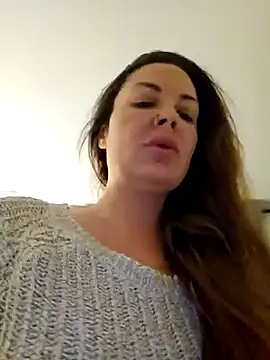 Snapshot of RebeccaXO_ chatting on February 5, 2025, 3:23 am RebeccaXO online show from February 5, 2025, 3:23 am