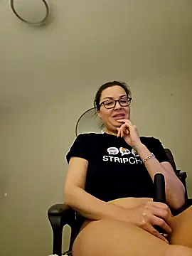 Snapshot of RebeccaXO_ chatting on February 7, 2025, 3:34 am RebeccaXO online show from February 7, 2025, 3:34 am