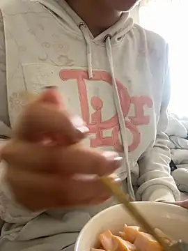 Snapshot of DulceMya6 chatting on October 10, 2025, 1:10 pm DulceMya6 online show from October 10, 2025, 1:10 pm