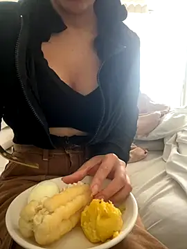 Snapshot of DulceMya6 chatting on November 3, 2025, 12:39 pm DulceMya6 online show from November 3, 2025, 12:39 pm