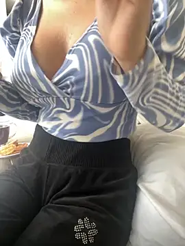 DulceMya6 online show from December 1, 2025, 1:16 pm