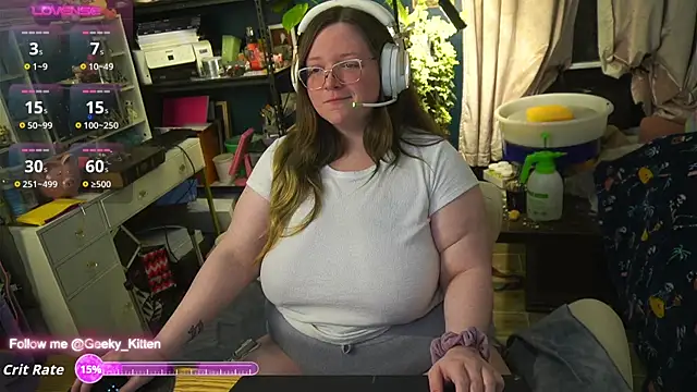 Snapshot of Geeky_Kitten chatting on September 21, 2025, 2:13 am Geeky Kitten online show from September 21, 2025, 2:13 am