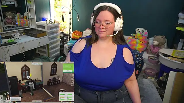 Snapshot of Geeky_Kitten chatting on October 17, 2025, 10:56 pm Geeky Kitten online show from October 17, 2025, 10:56 pm