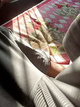 Snapshot of LoLZzZz_ chatting on December 3, 2025, 10:13 am LoLZzZz online show from December 3, 2025, 10:13 am