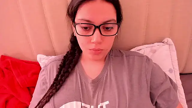 Snapshot of roniewester chatting on May 16, 2026, 2:16 pm roniewester online show from May 16, 2026, 2:16 pm