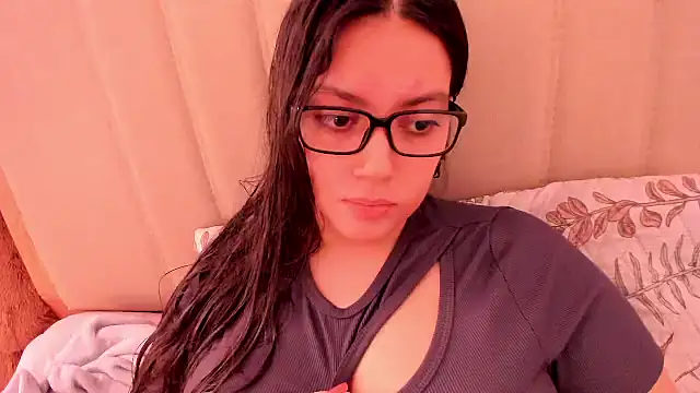 Snapshot of roniewester chatting on May 24, 2026, 4:01 pm roniewester online show from May 24, 2026, 4:01 pm