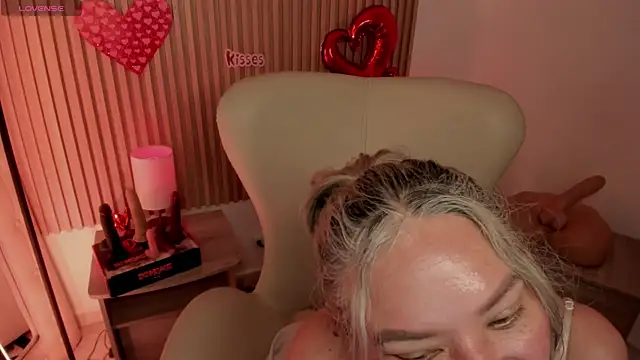 MarianL0ve online show from February 15, 2025, 1:49 pm
