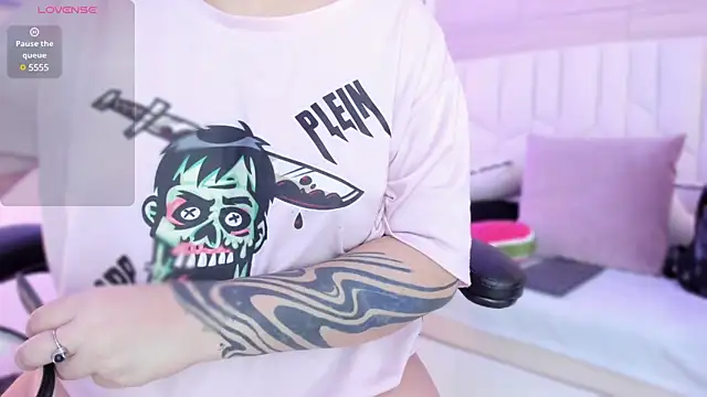 Snapshot of io_chie_ chatting on February 1, 2025, 4:14 am io chie online show from February 1, 2025, 4:14 am