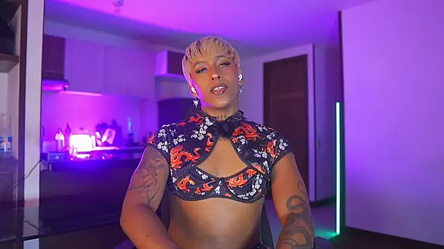 AmberRaus online show from November 11, 2025, 4:45 am