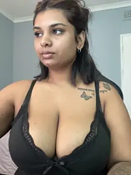 Snapshot of layla_amin chatting on July 1, 2026, 11:34 am layla amin online show from July 1, 2026, 11:34 am