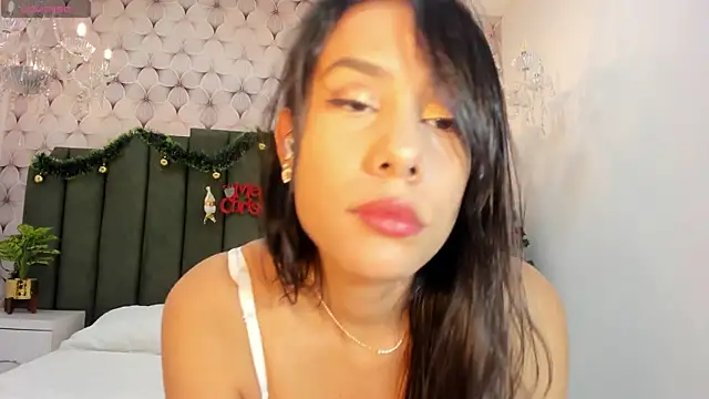 Snapshot of PilarJones_ chatting on December 4, 2024, 12:25 pm PilarJones online show from December 4, 2024, 12:25 pm