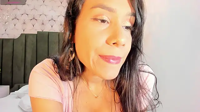 Snapshot of PilarJones_ chatting on February 3, 2025, 12:25 pm PilarJones online show from February 3, 2025, 12:25 pm