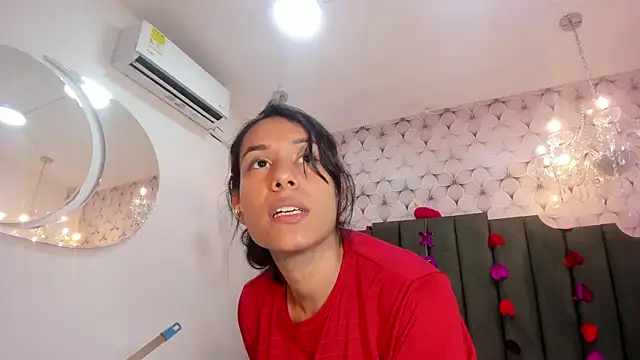 Snapshot of PilarJones_ chatting on February 19, 2025, 12:33 pm PilarJones online show from February 19, 2025, 12:33 pm