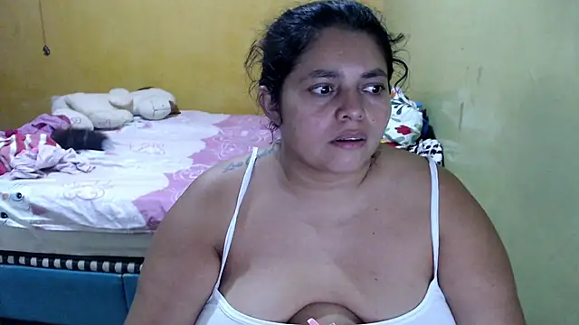 Snapshot of yulieth_bbw chatting on July 16, 2026, 12:38 am yulieth bbw online show from July 16, 2026, 12:38 am