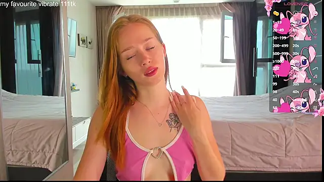 Snapshot of Hot_Mia_ chatting on September 25, 2025, 4:27 am Hot Mia online show from September 25, 2025, 4:27 am