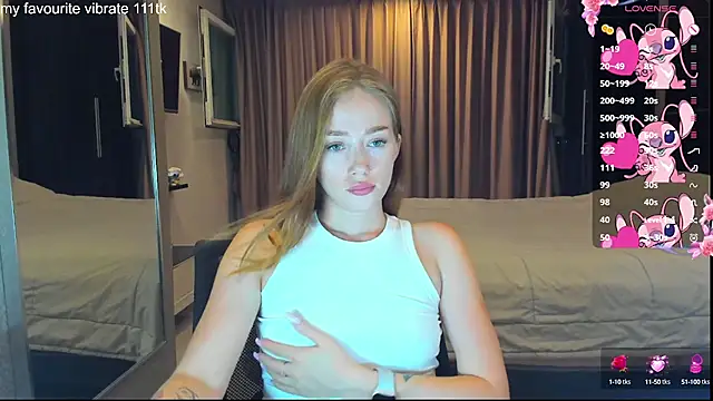 Snapshot of Hot_Mia_ chatting on September 27, 2025, 11:48 am Hot Mia online show from September 27, 2025, 11:48 am