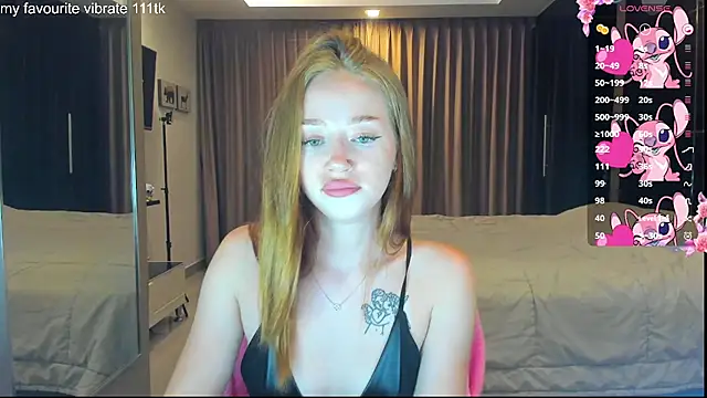 Snapshot of Hot_Mia_ chatting on October 4, 2025, 12:03 pm Hot Mia online show from October 4, 2025, 12:03 pm