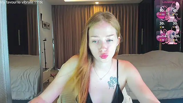 Snapshot of Hot_Mia_ chatting on November 7, 2025, 8:58 am Hot Mia online show from November 7, 2025, 8:58 am