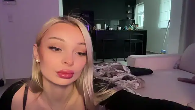 HannaXLove online show from February 1, 2026, 3:10 pm