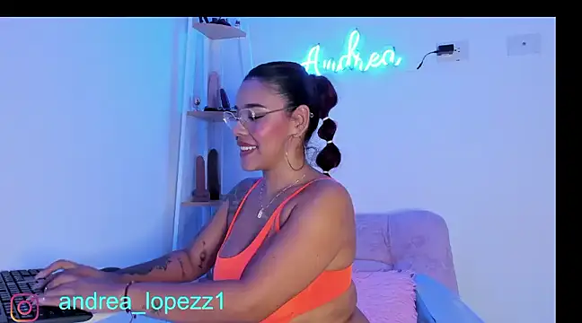 andrea lopezz  online show from December 7, 2024, 5:15 am