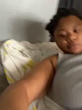 Snapshot of HEARTBREAKBRE chatting on December 6, 2024, 7:34 pm HEARTBREAKBRE online show from December 6, 2024, 7:34 pm