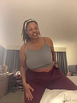 Snapshot of HEARTBREAKBRE chatting on February 24, 2026, 4:54 am HEARTBREAKBRE online show from February 24, 2026, 4:54 am