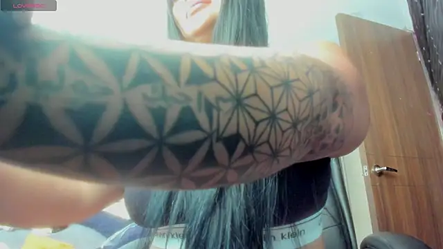 Snapshot of Pocahontas_d chatting on October 24, 2025, 1:40 pm Pocahontas d online show from October 24, 2025, 1:40 pm