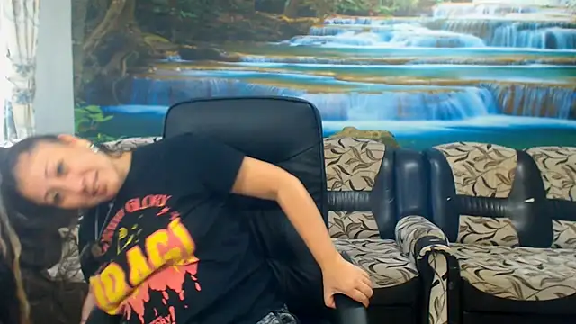 MoistMady online show from October 8, 2025, 7:06 am